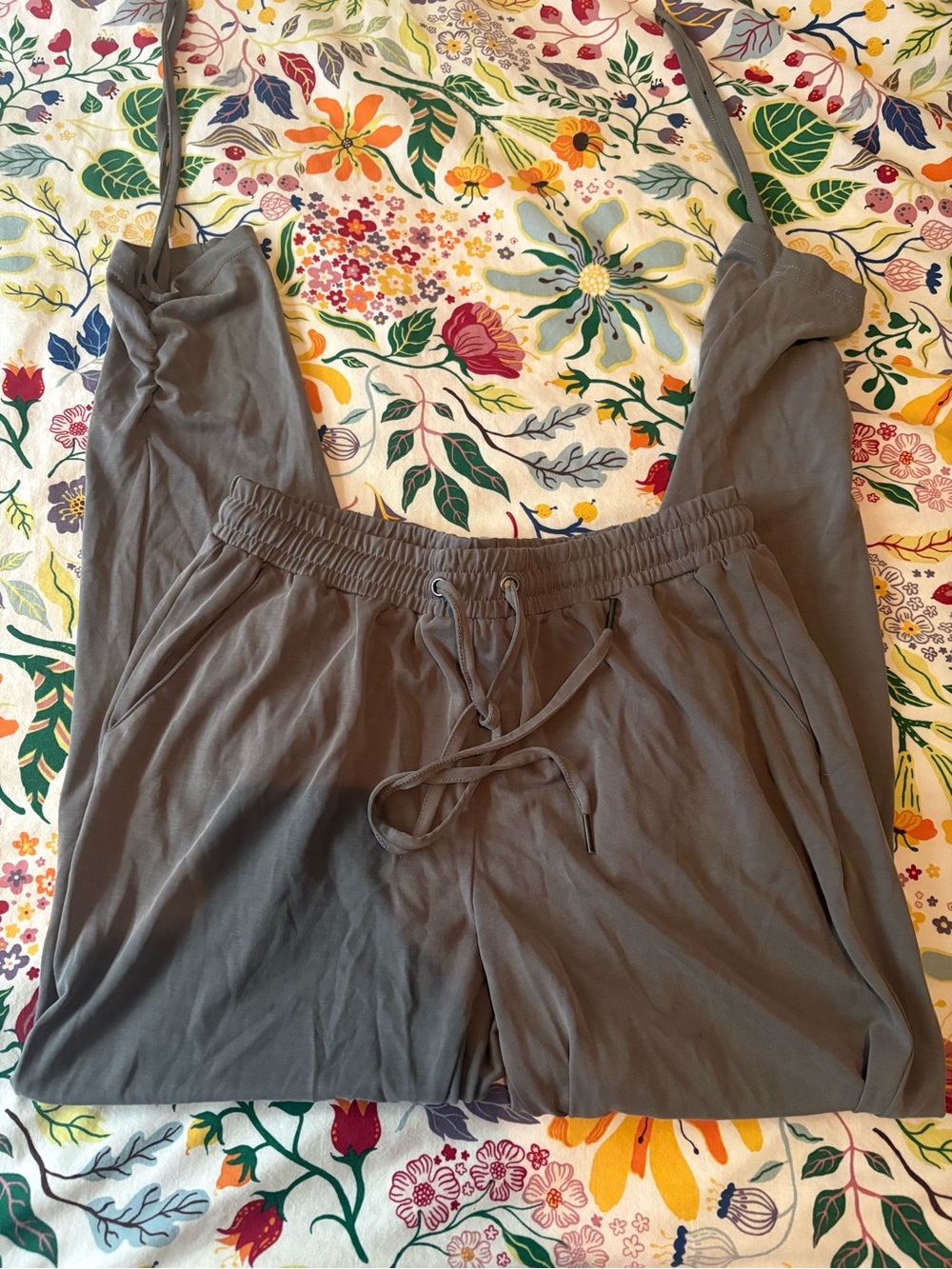 Splendid Green jogged with ties on the bottom size S